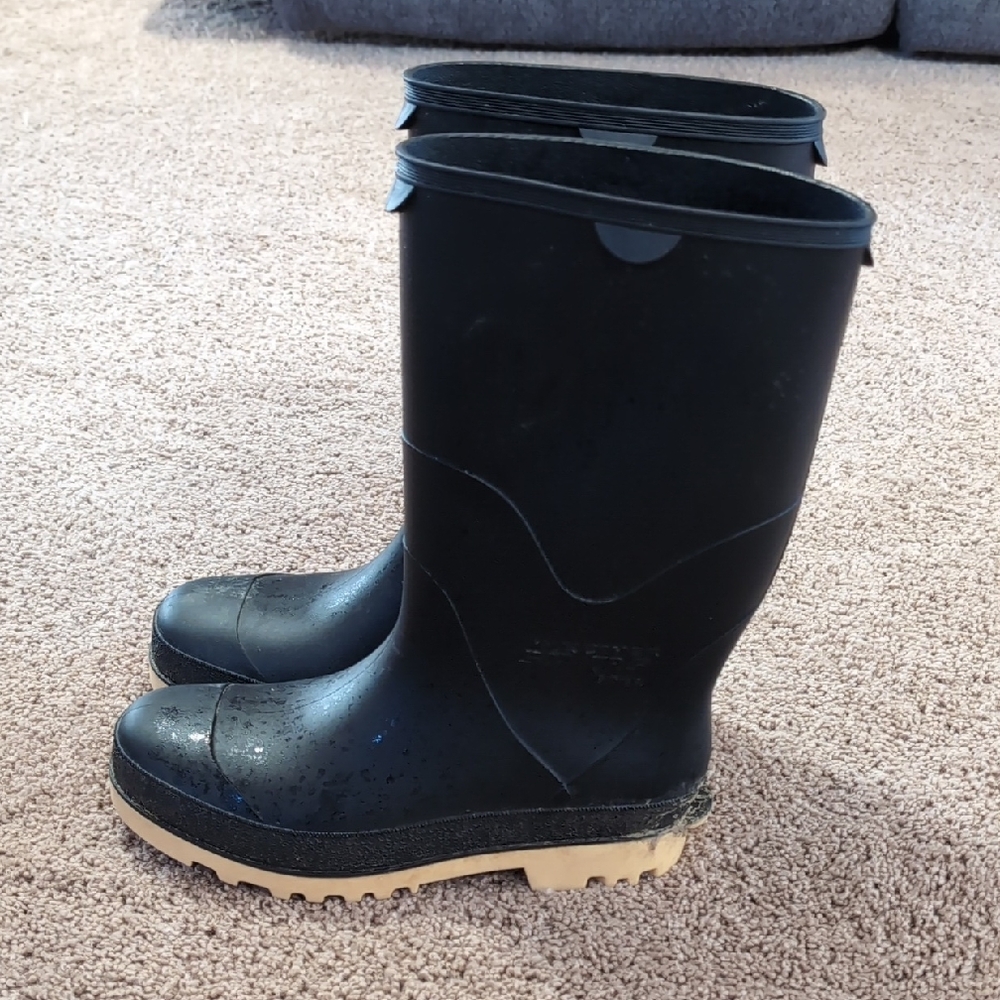 Black Rubber Rain Boots